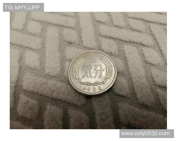 以球足球星卡收藏热潮带动年轻人探索体育文化新风尚