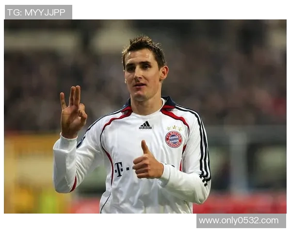 克洛泽球星壁纸高清呈现足球之王传奇瞬间与激情四射的绿茵场景