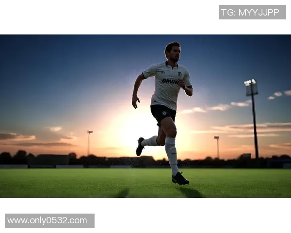卡通风格球星画像演绎绿茵场激情瞬间展现独特足球魅力