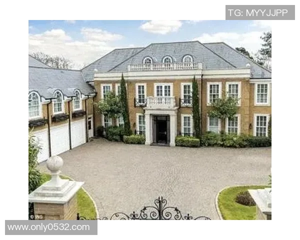 足球巨星们的豪宅揭秘：看看他们的家居生活与奢华设计