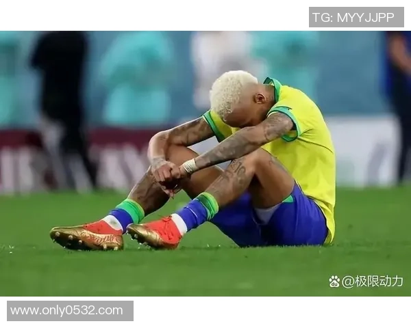 足球明星与小球迷的梦想与现实差距：从场上英雄到场外追随者的成长故事